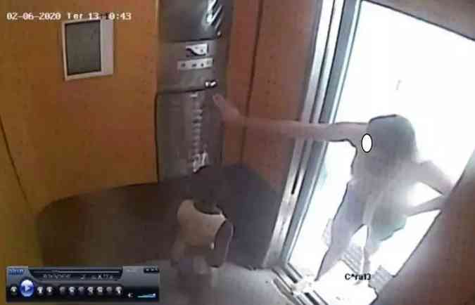 Sarí permitiu que Miguel entrasse sozinho no elevador; o menino caiu do 9º andar do prédio de luxo (foto: Reprodução/Polícia Civil))