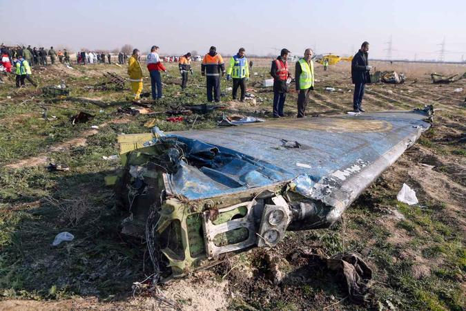Destroços do Boeing 737-800 da Ukraine International Airlines após ser abatido por míssil iraniano.(foto: Akbar Tavakoli/AFP) Destroços do Boeing 737-800 da Ukraine International Airlines após ser abatido por míssil iraniano.(foto: Akbar Tavakoli/AFP)
