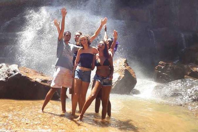 A estudante Maria Eduarda Durães e um grupo de amigos costumam visitar parques durante as férias(foto: Luiz Calcagno/CB/D.A Press) A estudante Maria Eduarda Durães e um grupo de amigos costumam visitar parques durante as férias(foto: Luiz Calcagno/CB/D.A Press)