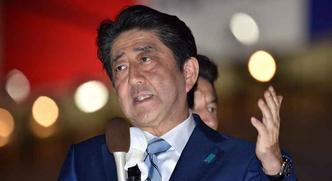 Abe, de 63 anos, decidiu em setembro dissolver o Parlamento e adiantar as eleições em um ano (foto: Kazuhiro Nogi / AFP ) Abe, de 63 anos, decidiu em setembro dissolver o Parlamento e adiantar as eleições em um ano (foto: Kazuhiro Nogi / AFP )