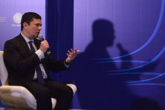 Moro deixou para trás 22 anos de magistratura atraído pela promessa de comandar superministério no combate à corrupção, mas vê o governo minar seu trabalho(foto: IsaacAmorim/AG.MJ) Moro deixou para trás 22 anos de magistratura atraído pela promessa de comandar superministério no combate à corrupção, mas vê o governo minar seu trabalho(foto: IsaacAmorim/AG.MJ)