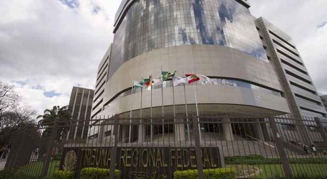 Os desembargadores da 4ª Turma do Tribunal Regional Federal da 4.ª Região (TRF-4) deram provimento no dia 14 de março, por maioria, a recurso do MPF(foto: Divulgação) Os desembargadores da 4ª Turma do Tribunal Regional Federal da 4.ª Região (TRF-4) deram provimento no dia 14 de março, por maioria, a recurso do MPF(foto: Divulgação)