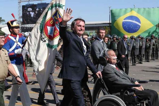 Bolsonaro na solenidade do 196º aniversário da criação do Batalhão do Imperador: ''Algumas questões serão corrigidas, com toda a certeza, no plenário''(foto: Marcos Correa/PR)