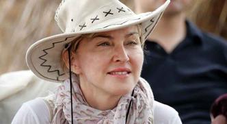 Madonna durante uma visita à Escola Primária de Mkoko, uma das escolas em que a organização Raising Malawi construiu conjuntamente com a organização americana BuildOn(foto: AFP / AMOS GUMULIRA - 11/7/2017) Madonna durante uma visita à Escola Primária de Mkoko, uma das escolas em que a organização Raising Malawi construiu conjuntamente com a organização americana BuildOn(foto: AFP / AMOS GUMULIRA - 11/7/2017)