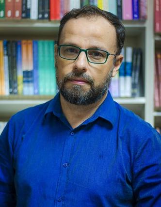 O escritor Rogério mora em Brasília desde 2009(foto: Academia Literária/Divulgação) O escritor Rogério mora em Brasília desde 2009(foto: Academia Literária/Divulgação)