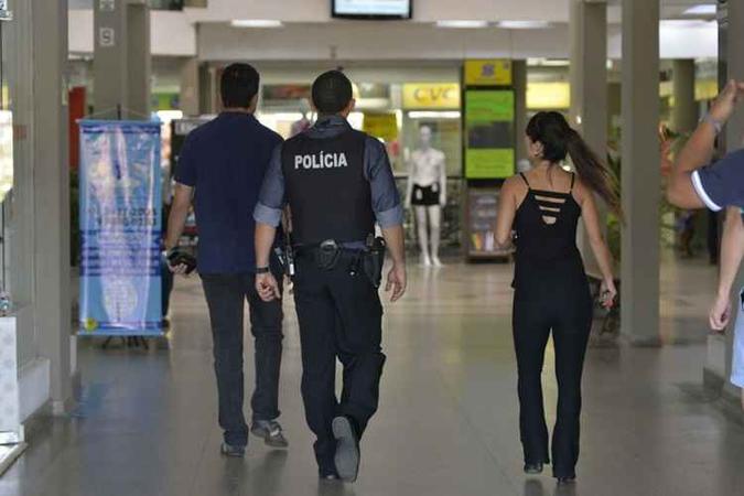 Desde 2013, o proprietário da lotérica, Alexandre Braga Cerqueira, exercia a função de secretario executivo da mesa diretora da Câmara Legislativa(foto: Marcelo Ferreira/CB/D.A press) Desde 2013, o proprietário da lotérica, Alexandre Braga Cerqueira, exercia a função de secretario executivo da mesa diretora da Câmara Legislativa(foto: Marcelo Ferreira/CB/D.A press)