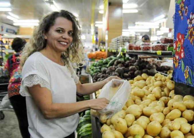 Diray Moura, secretária: Diray Moura, secretária: