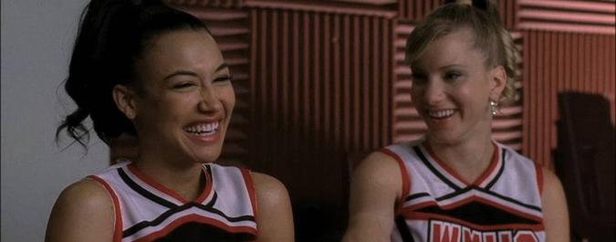 Heather Morris vivia par romântico com Naya Rivera em 'Glee'(foto: Fox/Reprodução) Heather Morris vivia par romântico com Naya Rivera em 'Glee'(foto: Fox/Reprodução)