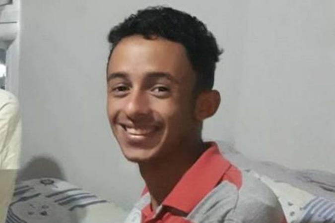 Mikael foi encontrado depois de ficar dois dias sem dar notícias. Ele não portava celular, que foi roubado na noite anterior ao desaparecimento(foto: Arquivo pessoal) Mikael foi encontrado depois de ficar dois dias sem dar notícias. Ele não portava celular, que foi roubado na noite anterior ao desaparecimento(foto: Arquivo pessoal)