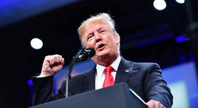 Nesta segunda-feira à noite, Trump poderá ironizar ainda mais a derrota de seus opositores quando realizar uma cerimônia formal de posse na Casa Branca(foto: AFP) Nesta segunda-feira à noite, Trump poderá ironizar ainda mais a derrota de seus opositores quando realizar uma cerimônia formal de posse na Casa Branca(foto: AFP)