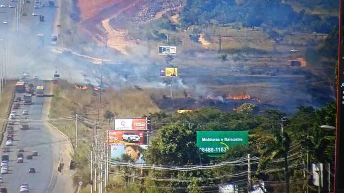 Incêndio na subida do Colorado, antes do Taquari, sentido Sobradinho(foto: Divulgação/DER) Incêndio na subida do Colorado, antes do Taquari, sentido Sobradinho(foto: Divulgação/DER)