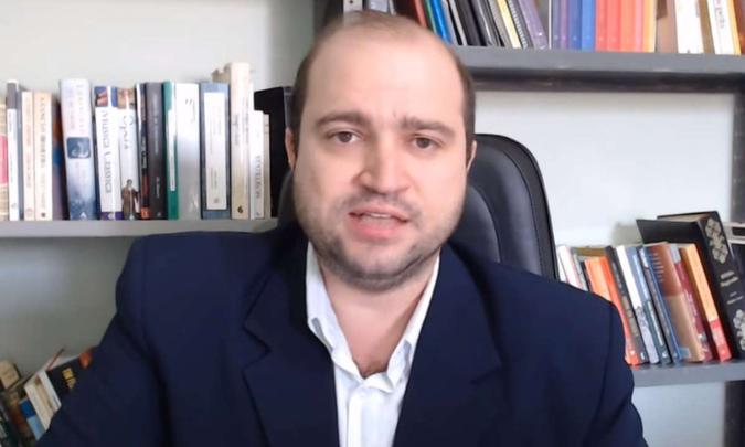 Mantovani, que é especialista em Filosofia Política e Jurídica e Mestre em Linguística, discorreu sobre a Escola de Frankfurt e a relação dos filósofos com a música(foto: Reprodução/YouTube/DanteMantovani) Mantovani, que é especialista em Filosofia Política e Jurídica e Mestre em Linguística, discorreu sobre a Escola de Frankfurt e a relação dos filósofos com a música(foto: Reprodução/YouTube/DanteMantovani)