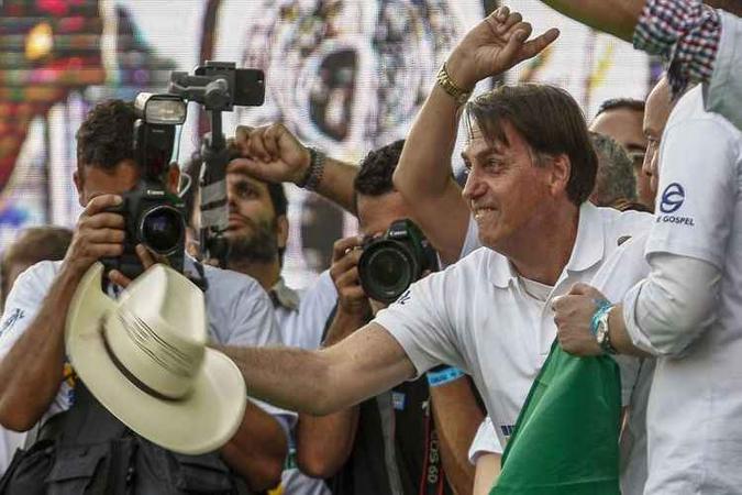 Em discurso defendendo a família ''respeitada e tradicional'', o presidente da República se define como cristão e atribuiu a vitória nas urnas em 2018 à vontade de Deus (foto: Miguel SCHINCARIOL / AFP) Em discurso defendendo a família ''respeitada e tradicional'', o presidente da República se define como cristão e atribuiu a vitória nas urnas em 2018 à vontade de Deus (foto: Miguel SCHINCARIOL / AFP)