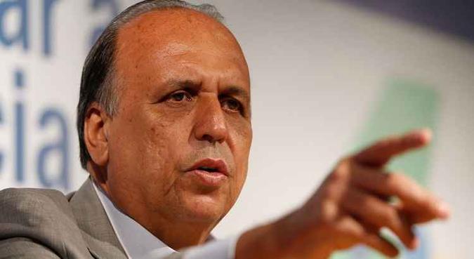 Pezão afirmou que vai terminar o mandato com a cabeça erguida, deixando a economia do estado do Rio de Janeiro saneada.(foto: Tania Rego/Agência Brasil) Pezão afirmou que vai terminar o mandato com a cabeça erguida, deixando a economia do estado do Rio de Janeiro saneada.(foto: Tania Rego/Agência Brasil)