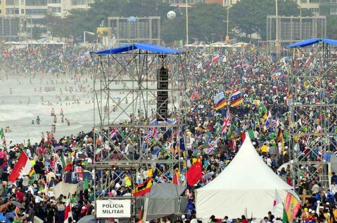 Em 2013, o Brasil recebeu uma edição da Jornada Mundial da Juventude. Mais de cinco milhões de fiéis se reuniram com o Papa em Copacabana(foto: Ed Alves/CB/D.A Press) Em 2013, o Brasil recebeu uma edição da Jornada Mundial da Juventude. Mais de cinco milhões de fiéis se reuniram com o Papa em Copacabana(foto: Ed Alves/CB/D.A Press)