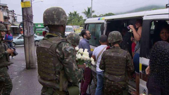 As flores foram doadas por um empresário, que pediu anonimato(foto: Reprodução/TV Globo) As flores foram doadas por um empresário, que pediu anonimato(foto: Reprodução/TV Globo)