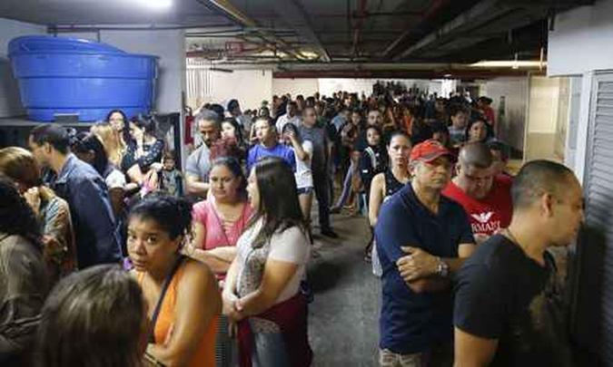Filas em zonas eleitorais(foto: Tânia Rêgo/Agência Brasil) Filas em zonas eleitorais(foto: Tânia Rêgo/Agência Brasil)