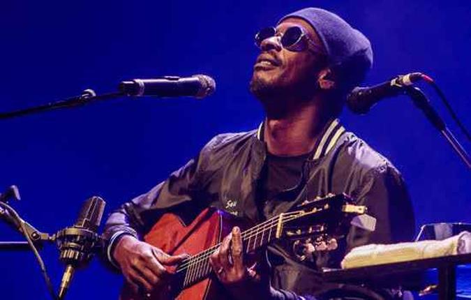 Seu Jorge é o primeiro a se apresentar no projeto Frente a frente (foto: Home Sessions By Queremos/Divulgação) Seu Jorge é o primeiro a se apresentar no projeto Frente a frente (foto: Home Sessions By Queremos/Divulgação)