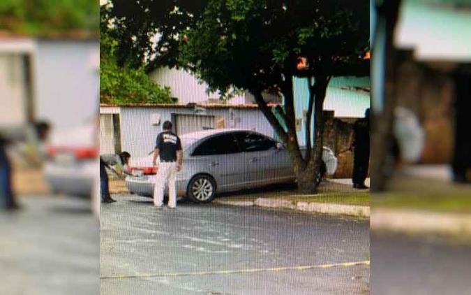 Homem dá ré em carro e mata bebê da namorada atropelado, em Iporá(foto: Polícia Civil/Reprodução) Homem dá ré em carro e mata bebê da namorada atropelado, em Iporá(foto: Polícia Civil/Reprodução)