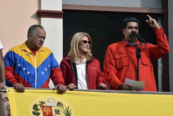 Maduro comparou o quadro atual no país ao da tentativa de golpe enfrentado pelo então presidente Hugo Chávez (1954-2013), em 11 de abril de 2002(foto: Luis ROBAYO / AFP) Maduro comparou o quadro atual no país ao da tentativa de golpe enfrentado pelo então presidente Hugo Chávez (1954-2013), em 11 de abril de 2002(foto: Luis ROBAYO / AFP)