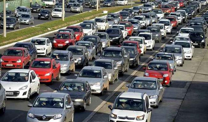 No caso do Imposto sobre Veículos Automotores (IPVA), a renúncia prevista para o ano que vem é de R$ 212,3 milhões(foto: Marcelo Ferreira/CB/D.A Press) No caso do Imposto sobre Veículos Automotores (IPVA), a renúncia prevista para o ano que vem é de R$ 212,3 milhões(foto: Marcelo Ferreira/CB/D.A Press)