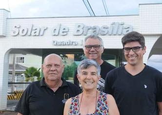 Moradores do loteamento não escondem a ansiedade pela regularização dos imóveis: financiamento em 240 meses (foto: Bárbara Cabral/Esp. CB/D.A Press ) Moradores do loteamento não escondem a ansiedade pela regularização dos imóveis: financiamento em 240 meses (foto: Bárbara Cabral/Esp. CB/D.A Press )