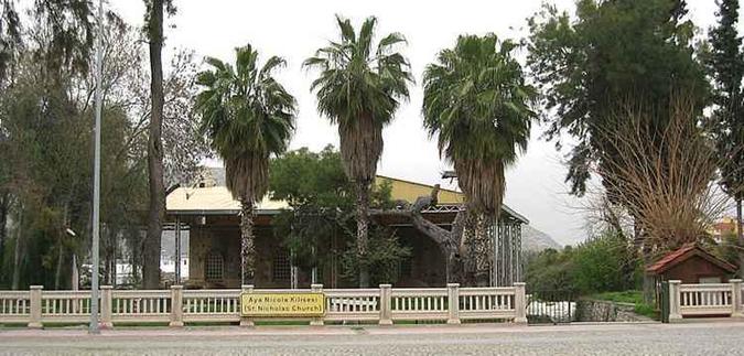 Frente da Igreja de São Nicolau, na província de Antalya: provável local de nascimento do bom velhinho(foto: C Myers/Divulgação) Frente da Igreja de São Nicolau, na província de Antalya: provável local de nascimento do bom velhinho(foto: C Myers/Divulgação)