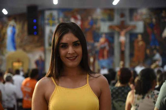 Aline Cristina teve uma graça atendida e, desde então, vai à festa(foto: Ed Alves/CB/D.A Press)