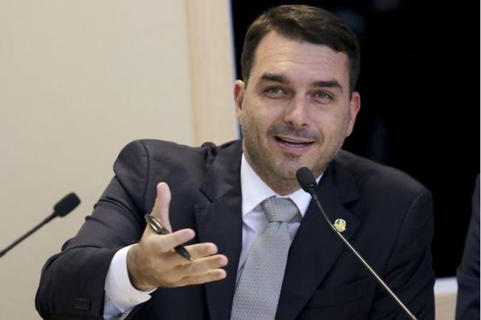 Flávio esteve ontem no Buriti para ouvir reivindicações do governador (foto: Wilson Dias/Agência Brasil) Flávio esteve ontem no Buriti para ouvir reivindicações do governador (foto: Wilson Dias/Agência Brasil)