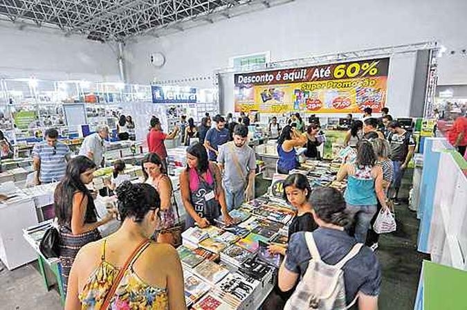 O declínio das vendas tem provocado estragos nas livrarias e editoras. Gigantes do mercado reduziram lançamentos e demitiram funcionários(foto: Ramon Lisboa/EM/D.A Press) O declínio das vendas tem provocado estragos nas livrarias e editoras. Gigantes do mercado reduziram lançamentos e demitiram funcionários(foto: Ramon Lisboa/EM/D.A Press)