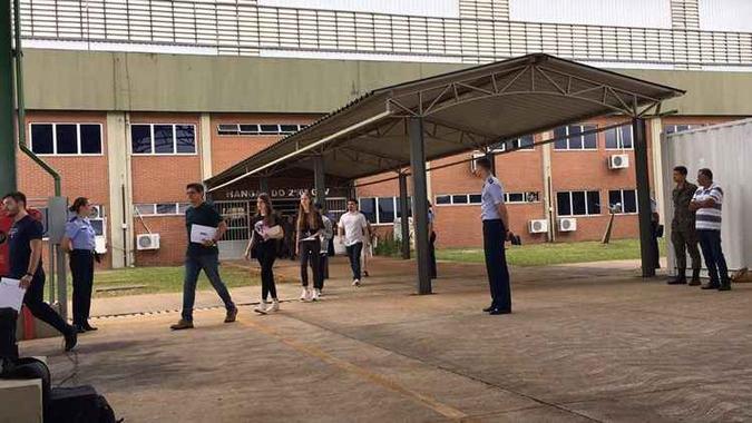 Base área de Anápolis recebeu 58 brasileiros que estavam na China e ficaram isolados até ser descartada a contaminação por conoravírus(foto: Marina Barbosa/ CB/ D.A. Press) Base área de Anápolis recebeu 58 brasileiros que estavam na China e ficaram isolados até ser descartada a contaminação por conoravírus(foto: Marina Barbosa/ CB/ D.A. Press)