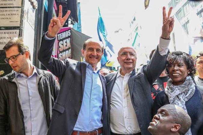 O candidato ao Governo de São Paulo, Paulo Skaf ao lado de Henrique Meirelles, candidato pelo MDB à Presidência(foto: Sergio Dutti/Divulgação) O candidato ao Governo de São Paulo, Paulo Skaf ao lado de Henrique Meirelles, candidato pelo MDB à Presidência(foto: Sergio Dutti/Divulgação)