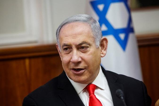 A lei israelense determina que um ministro indiciado deve renunciar, mas isso não se aplica ao primeiro-ministro. Embora ele possa permanecer no cargo, Netanyahu não tem imunidade na justiça.(foto: GIL COHEN-MAGEN / POOL / AFP) A lei israelense determina que um ministro indiciado deve renunciar, mas isso não se aplica ao primeiro-ministro. Embora ele possa permanecer no cargo, Netanyahu não tem imunidade na justiça.(foto: GIL COHEN-MAGEN / POOL / AFP)