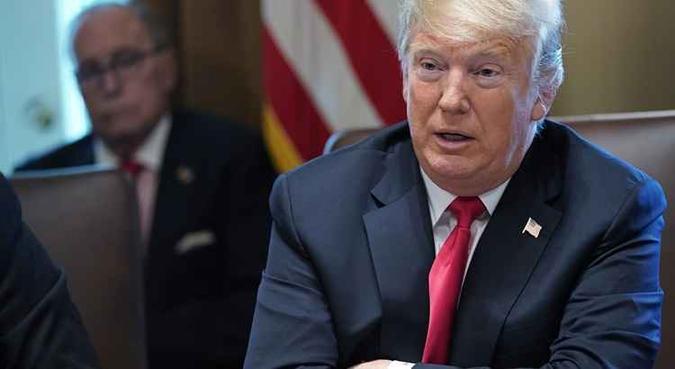 Trump admitiu em entrevista ao Wall Street Journal que a sua decisão se deve à postura crítica de Brennan (foto: AFP) Trump admitiu em entrevista ao Wall Street Journal que a sua decisão se deve à postura crítica de Brennan (foto: AFP)