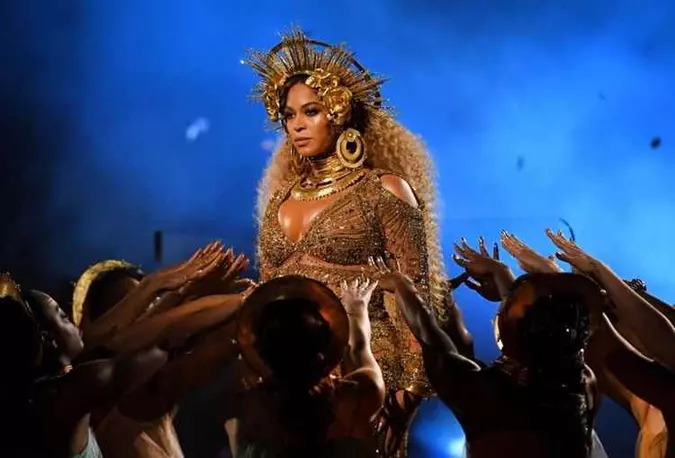 Beyoncé encarnou uma deusa grávida no Grammy(foto: KEVORK DJANSEZIAN) Beyoncé encarnou uma deusa grávida no Grammy(foto: KEVORK DJANSEZIAN)