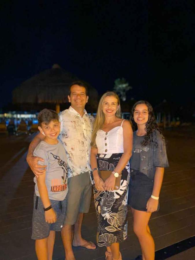 Lauana Moura e família se preocupam com os profissionais que vendem lanches em frente à escola das crianças(foto: Arquivo pessoal) Lauana Moura e família se preocupam com os profissionais que vendem lanches em frente à escola das crianças(foto: Arquivo pessoal)
