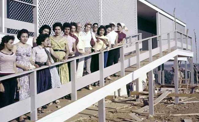 'Poeira e batom' conta depoimentos de pioneiras que chegaram ao Planalto Central entre 1956 e 1960(foto: Poeira e Batom/Divulgação) 'Poeira e batom' conta depoimentos de pioneiras que chegaram ao Planalto Central entre 1956 e 1960(foto: Poeira e Batom/Divulgação)