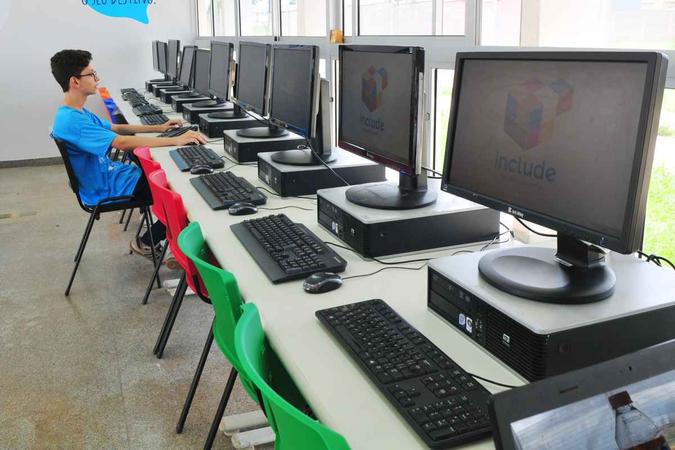 A ideia do programa é fazer com que crianças e adolescentes possam se tornar desenvolvedores e programadores.(foto: Acácio Pinheiro / Agência Brasília) A ideia do programa é fazer com que crianças e adolescentes possam se tornar desenvolvedores e programadores.(foto: Acácio Pinheiro / Agência Brasília)