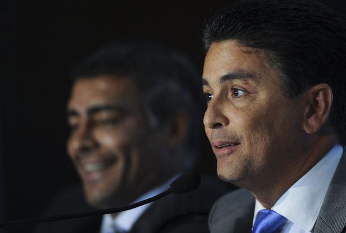 Heróis da Copa de 1994, Romário e Bebeto disputaram cargos nestas eleições. O Baixinho não chegou ao 2º turno na disputa ao governo do Rio, já o segundo obteve vaga de deputado estadual(foto: AFP) Heróis da Copa de 1994, Romário e Bebeto disputaram cargos nestas eleições. O Baixinho não chegou ao 2º turno na disputa ao governo do Rio, já o segundo obteve vaga de deputado estadual(foto: AFP)