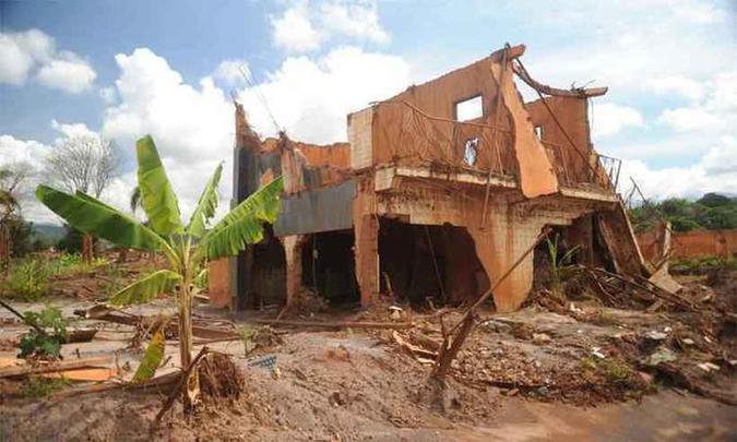 O rompimento da Barragem do Fundão em Mariana devastou a Bacia do Rio Doce. O pior dano foi na comunidade de Bento Rodrigues(foto: Leandro Couri/EM/D.A Press) O rompimento da Barragem do Fundão em Mariana devastou a Bacia do Rio Doce. O pior dano foi na comunidade de Bento Rodrigues(foto: Leandro Couri/EM/D.A Press)