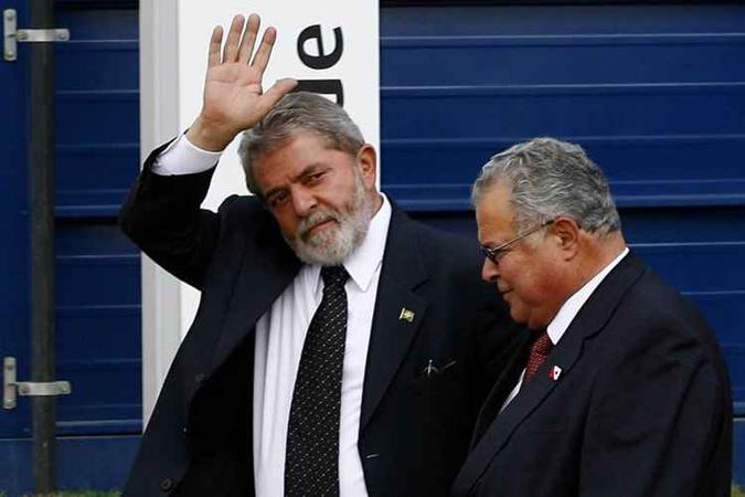 Lula e Emílio Odebrecht, em foto de agosto de 2010, durante inauguração de uma fábrica em Paulínia (SP): relação de amizade e confiança foi iniciada ainda na década de 1980(foto: Eduardo Knapp/Folhapress - 31/8/10) Lula e Emílio Odebrecht, em foto de agosto de 2010, durante inauguração de uma fábrica em Paulínia (SP): relação de amizade e confiança foi iniciada ainda na década de 1980(foto: Eduardo Knapp/Folhapress - 31/8/10)