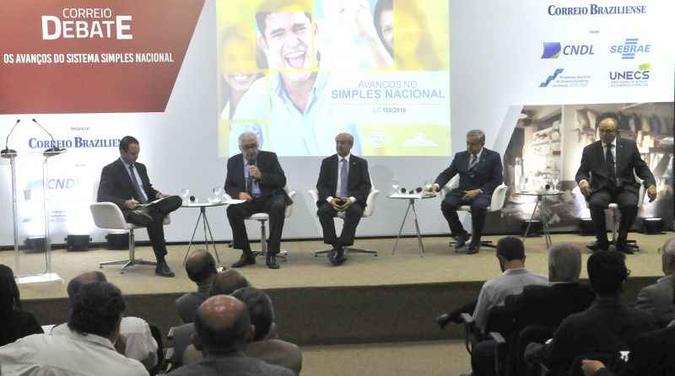 Seminário no Correio Braziliense reuniu lideranças empresariais e políticas: a criação de cadastro positivo para essas companhias entrou na discussão(foto: Minervino Junior/CB/D.A. Press) Seminário no Correio Braziliense reuniu lideranças empresariais e políticas: a criação de cadastro positivo para essas companhias entrou na discussão(foto: Minervino Junior/CB/D.A. Press)