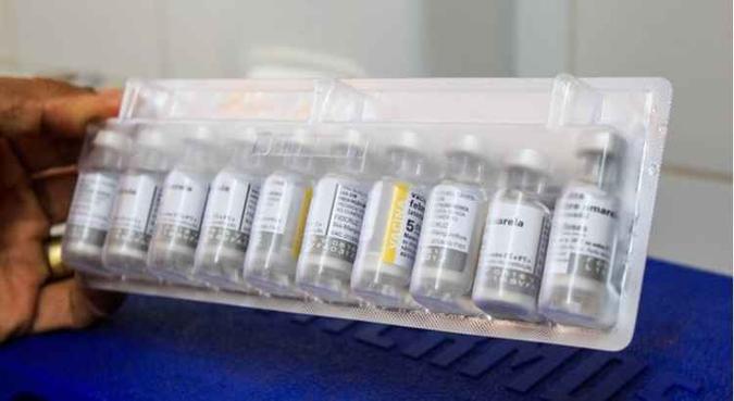 A vacina contra a febre amarela será utilizada com doses fracionadas %u2014 onde uma dose se divide em cinco, e pode atender até 25 pessoas(foto: Arthur Menescal/Esp. CB/D.A Press) A vacina contra a febre amarela será utilizada com doses fracionadas %u2014 onde uma dose se divide em cinco, e pode atender até 25 pessoas(foto: Arthur Menescal/Esp. CB/D.A Press)