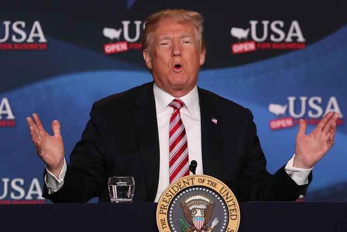 Em seu livro, Comey descreve Trump como um desonesto e egocêntrico, chefe da máfia e afirma que o presidente solicitou ao então diretor do FBI sua lealdade pessoal(foto: Joe Raedle/Getty Images/AFP) Em seu livro, Comey descreve Trump como um desonesto e egocêntrico, chefe da máfia e afirma que o presidente solicitou ao então diretor do FBI sua lealdade pessoal(foto: Joe Raedle/Getty Images/AFP)