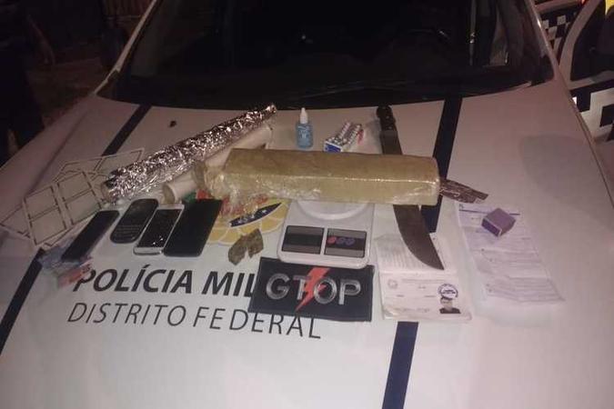 O casal foi preso em flagrante e encaminhado à 12ª Delegacia de Polícia (Taguatinga Centro)(foto: PMDF/Divulgação) O casal foi preso em flagrante e encaminhado à 12ª Delegacia de Polícia (Taguatinga Centro)(foto: PMDF/Divulgação)