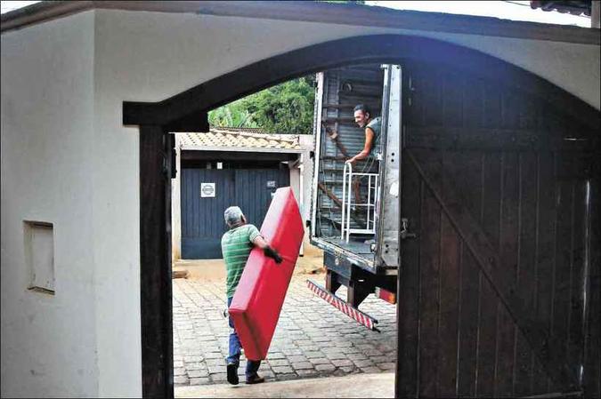 Sem querer se arriscar, alguns moradores já se mudam da cidade(foto: Sidney Lopes/EM/D.Press) Sem querer se arriscar, alguns moradores já se mudam da cidade(foto: Sidney Lopes/EM/D.Press)