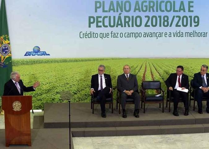 O presidente Michel Temer discursa na cerimônia de lançamento do Plano Agrícola Pecuário 2018/2019, no Palácio do Planalto (foto: Antonio Cruz/Agência Brasil ) O presidente Michel Temer discursa na cerimônia de lançamento do Plano Agrícola Pecuário 2018/2019, no Palácio do Planalto (foto: Antonio Cruz/Agência Brasil )