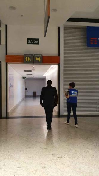 Fiscalização procura fazer cumprir decreto que fecha estabelecimentos para evitar agravamento da epdiemia(foto: Créditos: DF Legal/Divulgação ) Fiscalização procura fazer cumprir decreto que fecha estabelecimentos para evitar agravamento da epdiemia(foto: Créditos: DF Legal/Divulgação )