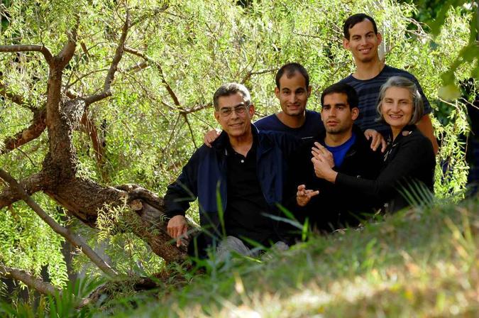 Os tr�s filhos de Edvaldo e Margareth, Daniel, Pedro e Leonardo, t�m autismo em graus diferentes(foto: Carlos Vieira/CB/D.A Press)