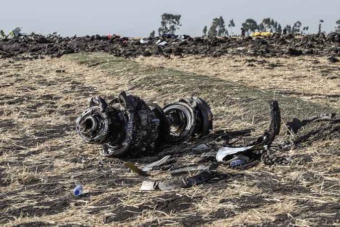 Escombros do avião caído da Ethiopia Airlines(foto: Michael Tewelde/AFP) Escombros do avião caído da Ethiopia Airlines(foto: Michael Tewelde/AFP)